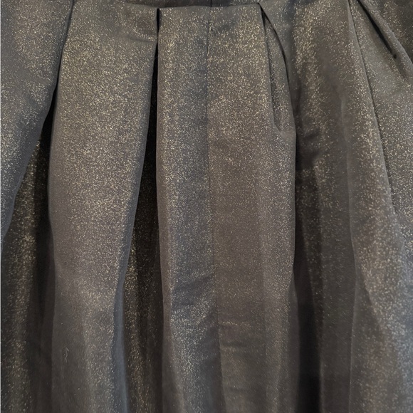 Forever 21 Women’s Black Pleated Skirt – Size 0X, Gold Shine, Pre-Owned - Picture 10 of 12